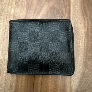 Men’s Louis Vuitton black/grey Damier wallet